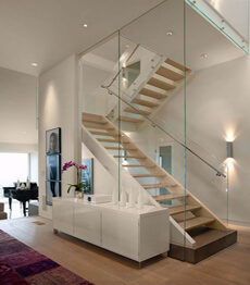 Interior double stringer straight glass staircase